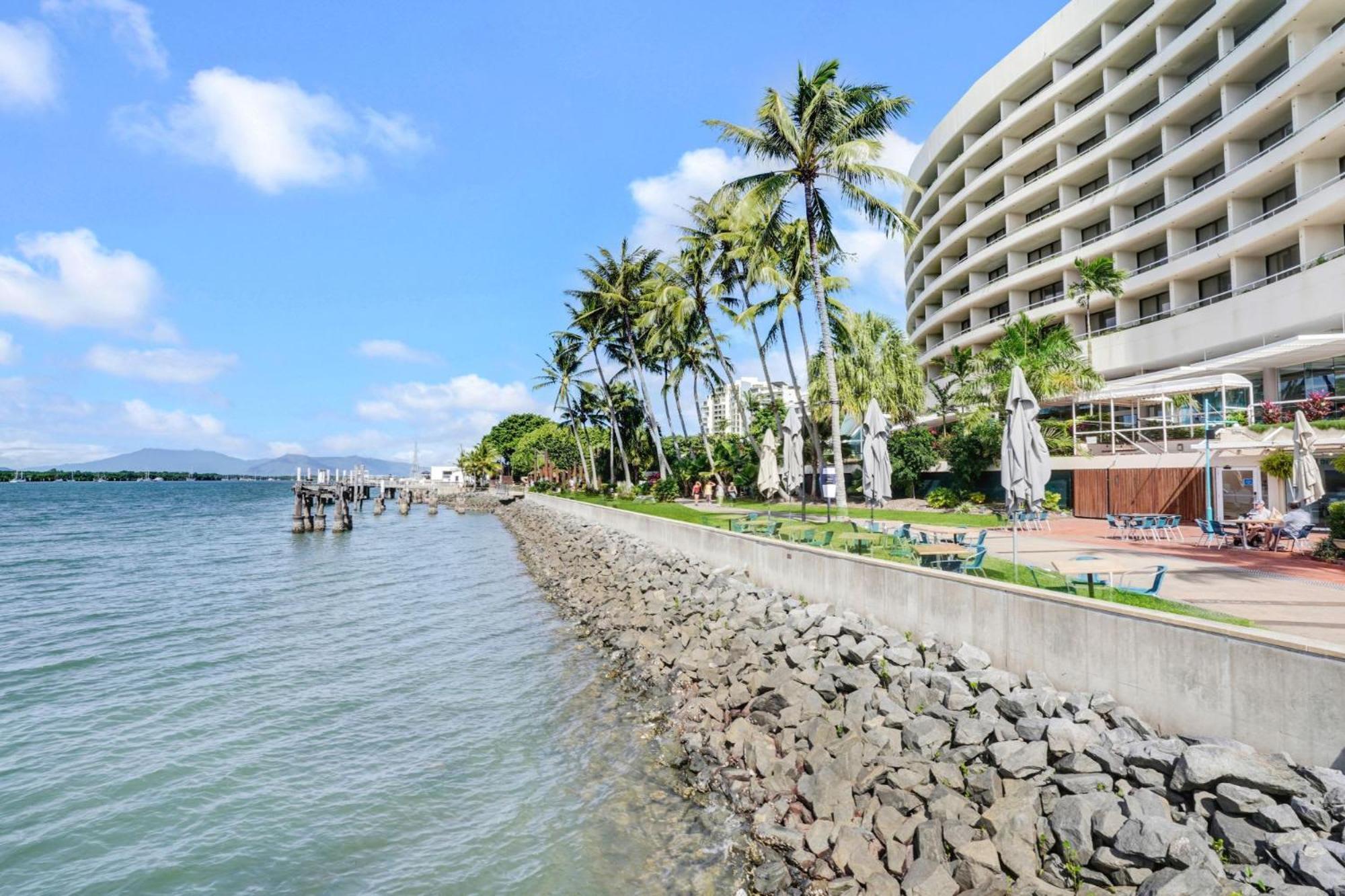 602 Harbour Lights With Ocean Views Otel Cairns Oda fotoğraf
