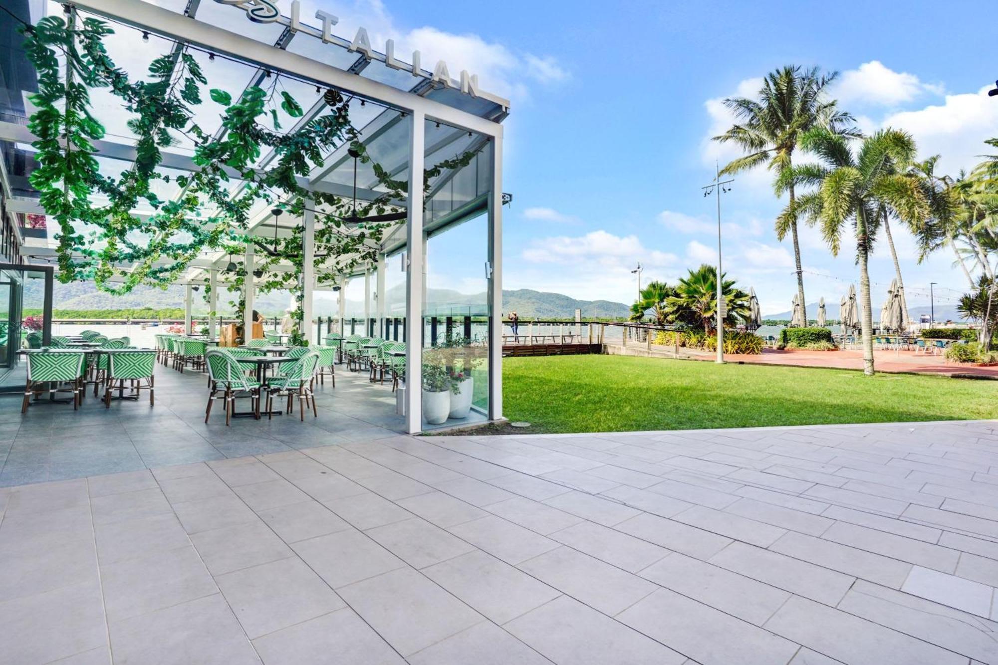 602 Harbour Lights With Ocean Views Otel Cairns Oda fotoğraf